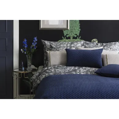 HONEY-puolipeite-ja-tyyny-HUGO-tyyny-MALINA-lakanat-Lennol-2 kuva