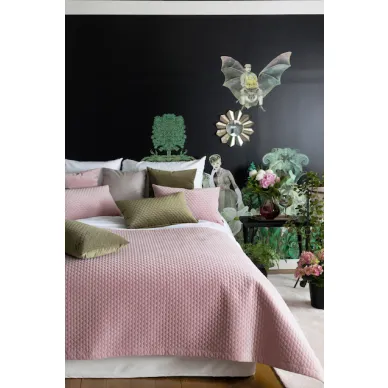 honey_puolipeite_ja_koristetyynyt-_helen_koristetyynyt_lennol_1_small kuva